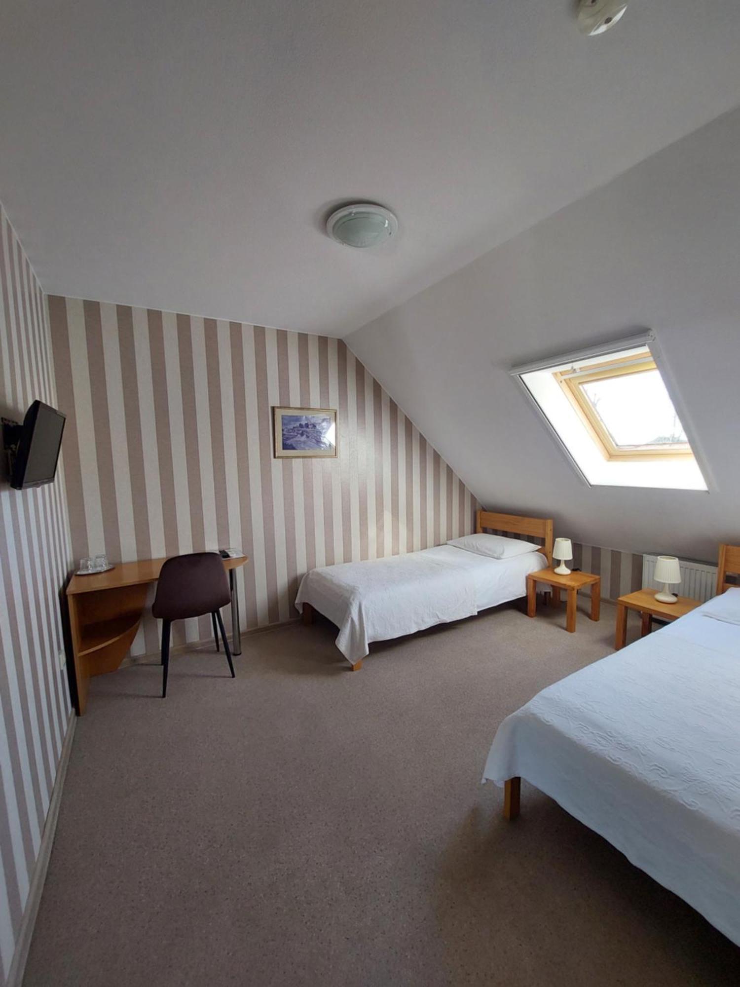 Asmonienes Sveciu Namai "Senoji Mokyklele" Hotel Smalininkai Екстериор снимка