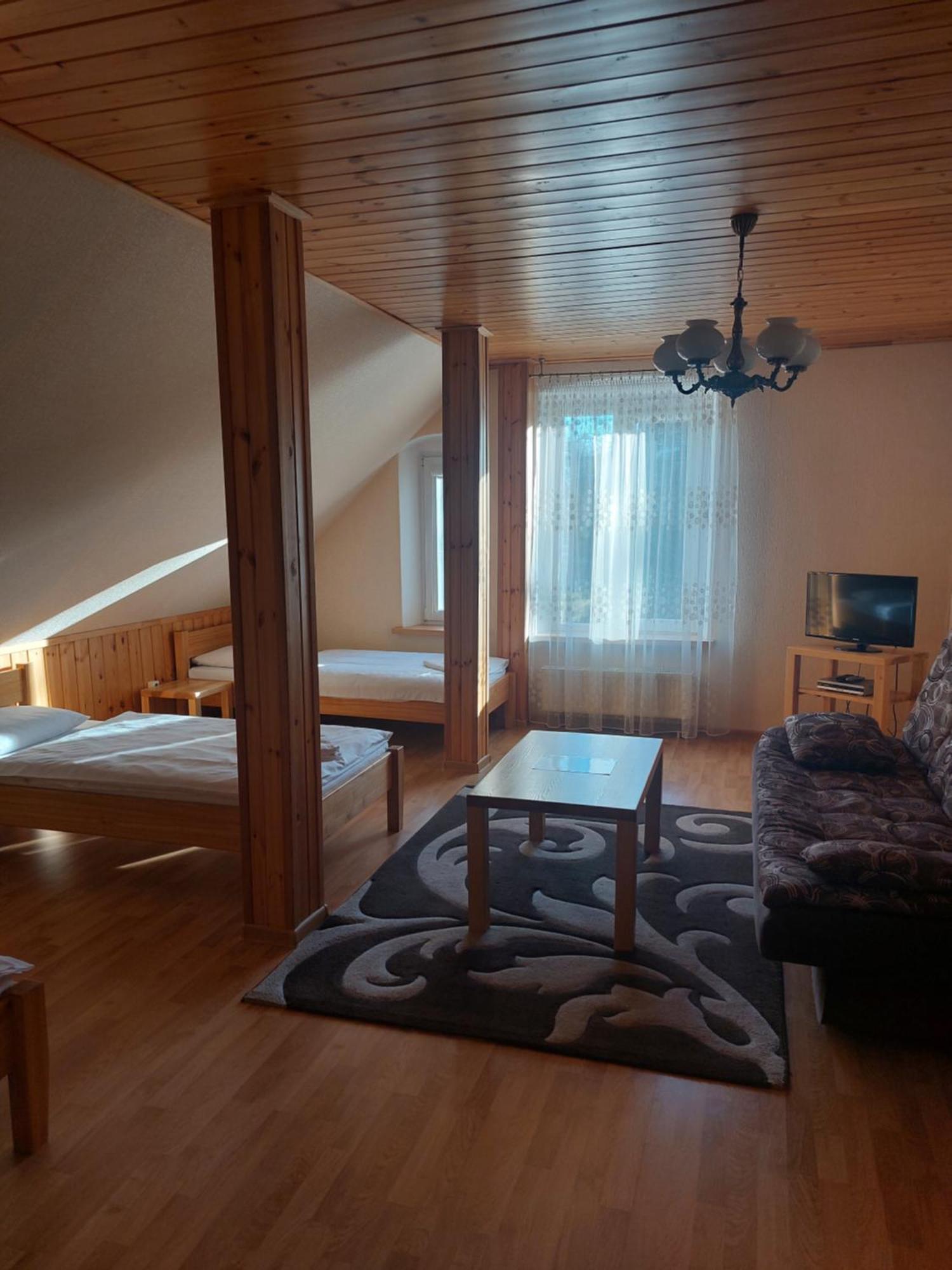 Asmonienes Sveciu Namai "Senoji Mokyklele" Hotel Smalininkai Екстериор снимка