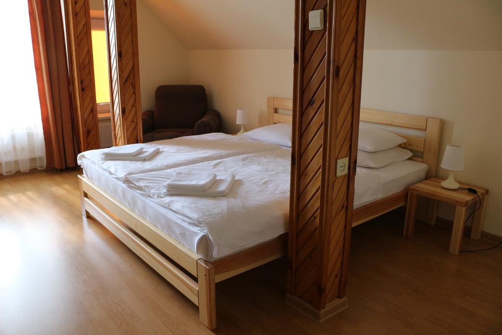 Asmonienes Sveciu Namai "Senoji Mokyklele" Hotel Smalininkai Екстериор снимка